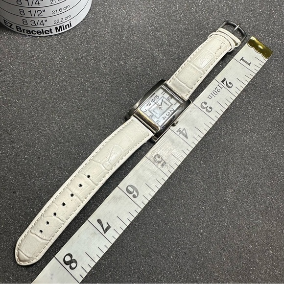 GOSSIP GSP172B Women's Watch Silver Tone White Leather Band NEW BATTERY Working - Picture 7 of 8
